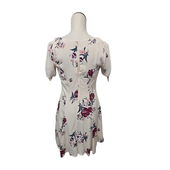 ASTR The Label Women Short Sleeve Floral V-Neck Viscose Dress Size Small - Picture 2 of 13